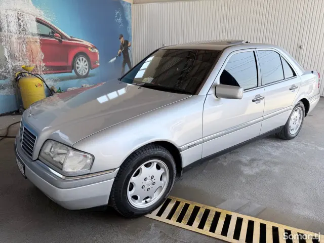 Mercedes-Benz C class 1995 · 1.8 MT