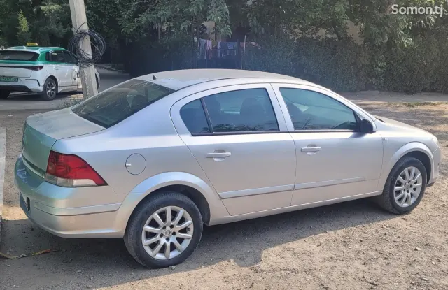 Opel Astra H 2008 · 1.6 MT