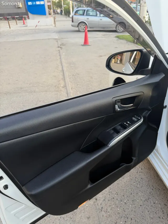 Toyota Camry 2015 · 2.5 AT