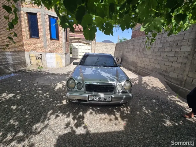 Mercedes-Benz E class 1996 · 2.0 MT