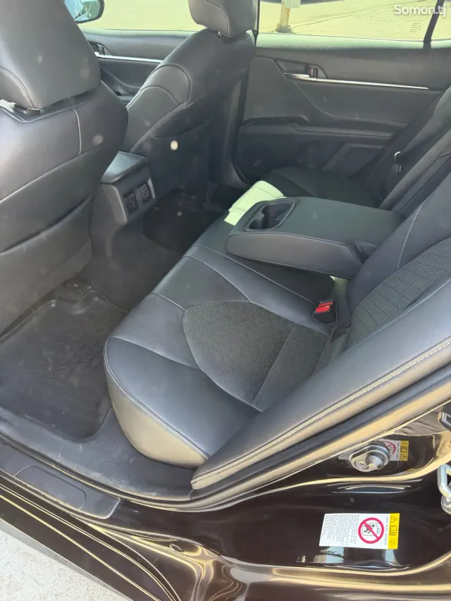 Toyota Camry 2018 · 3.5 AT