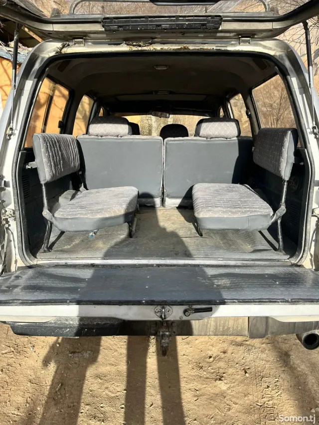 Toyota Land Cruiser 1997 · 4.6 MT