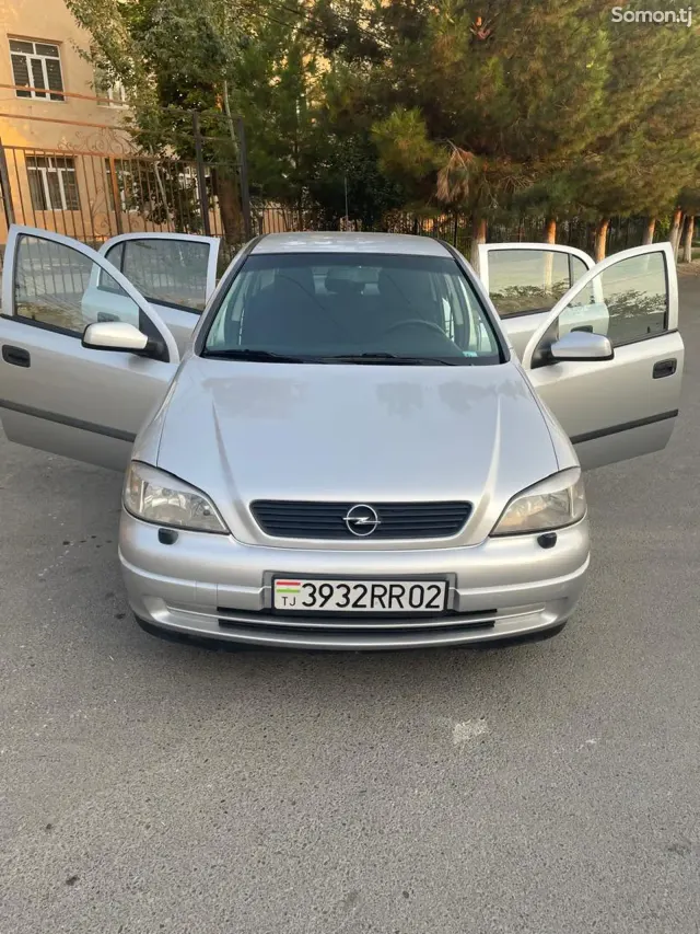 Opel Astra G 1998 · 1.6 MT