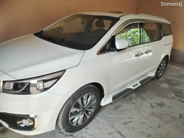 Kia Carnival 2015 · 2.2 AT