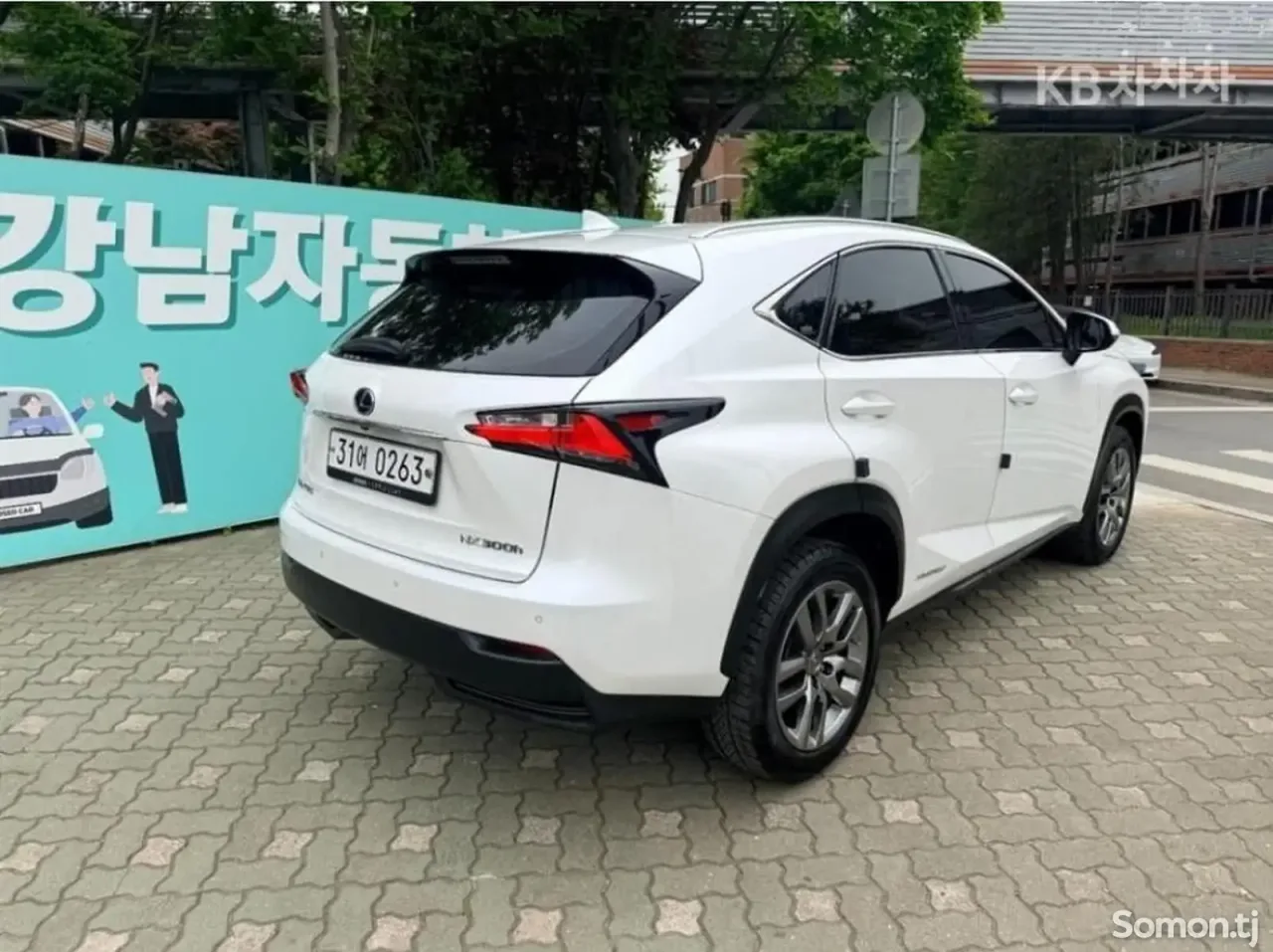 Lexus NX series 2017 · 2.5 AT