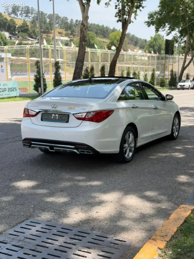 Hyundai Sonata 2011 · 2.0 AT