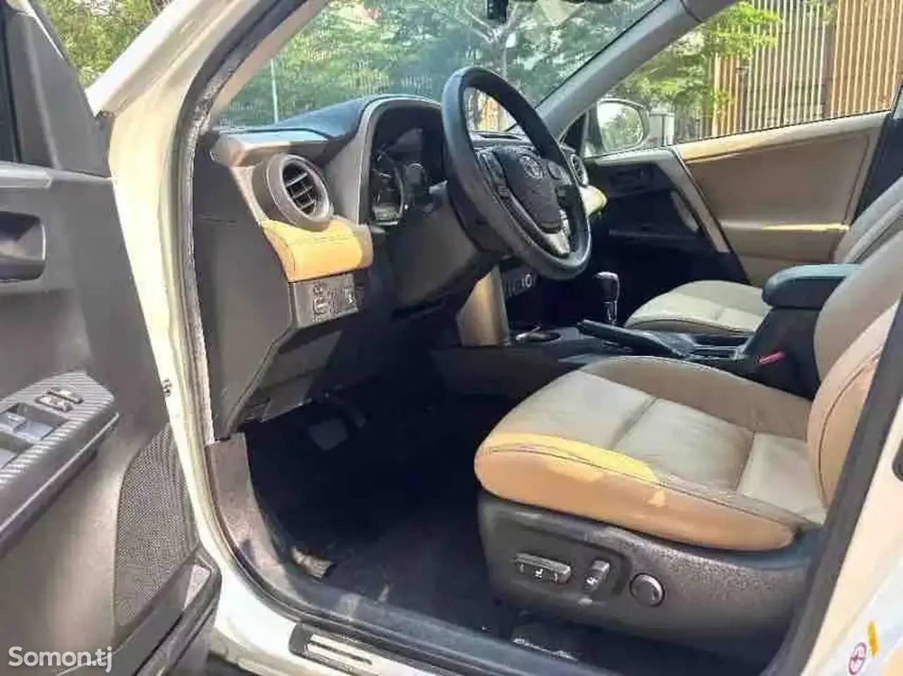 Toyota RAV 4 2015 · 2.5 AT