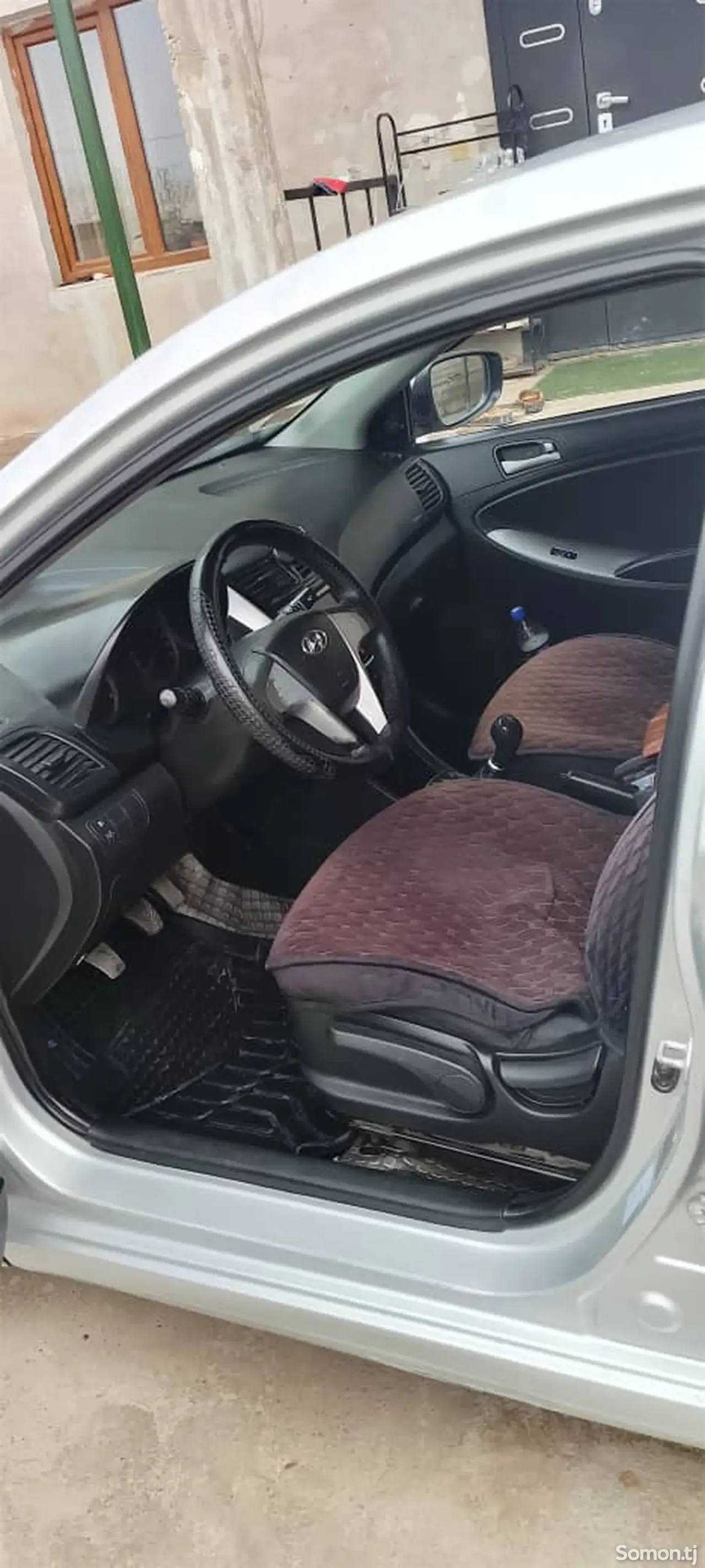 Hyundai Solaris 2015 · 1.6 MT