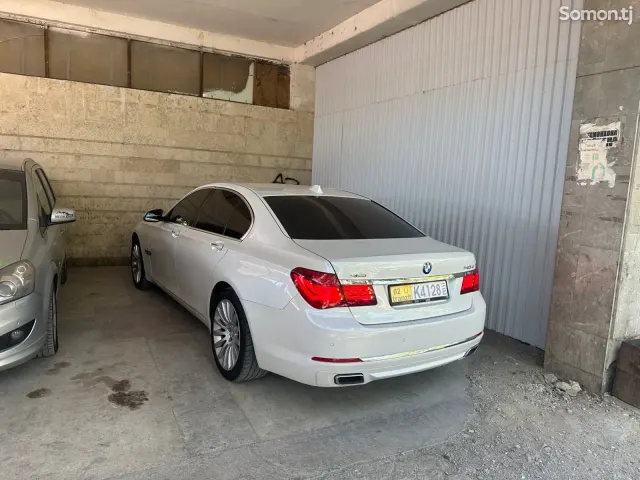 BMW 7 series 2015 · 4.0 AT