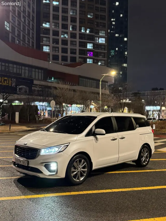Kia Carnival 2019 · 2.2 AT