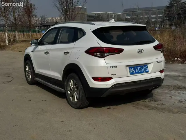 Hyundai Tucson 2015 · AT