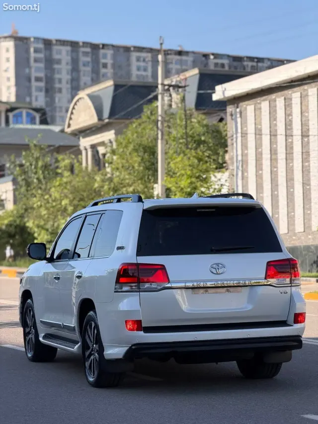 Toyota Land Cruiser 2019 · 4.6 AT