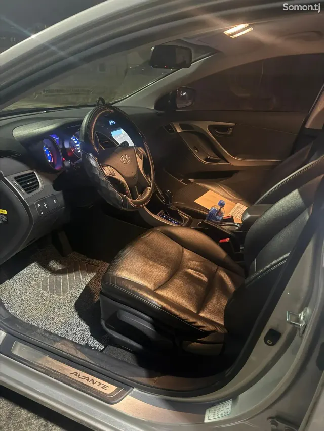 Hyundai Avante 2014 · 1.6 AT