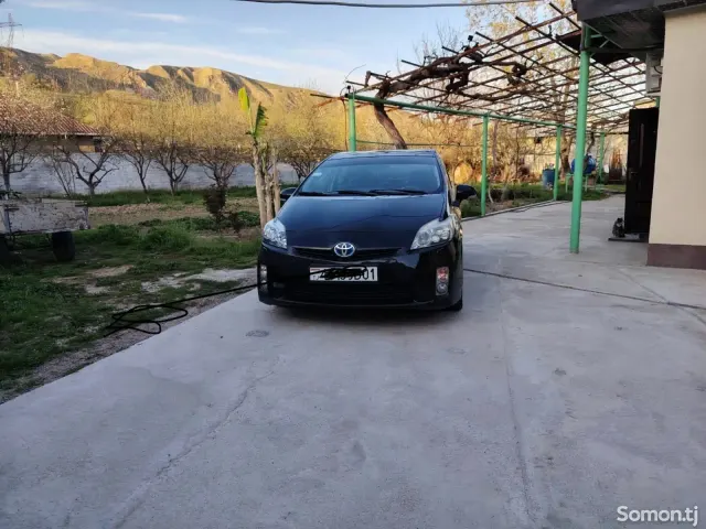 Toyota Prius 2011 · 1.6 AT