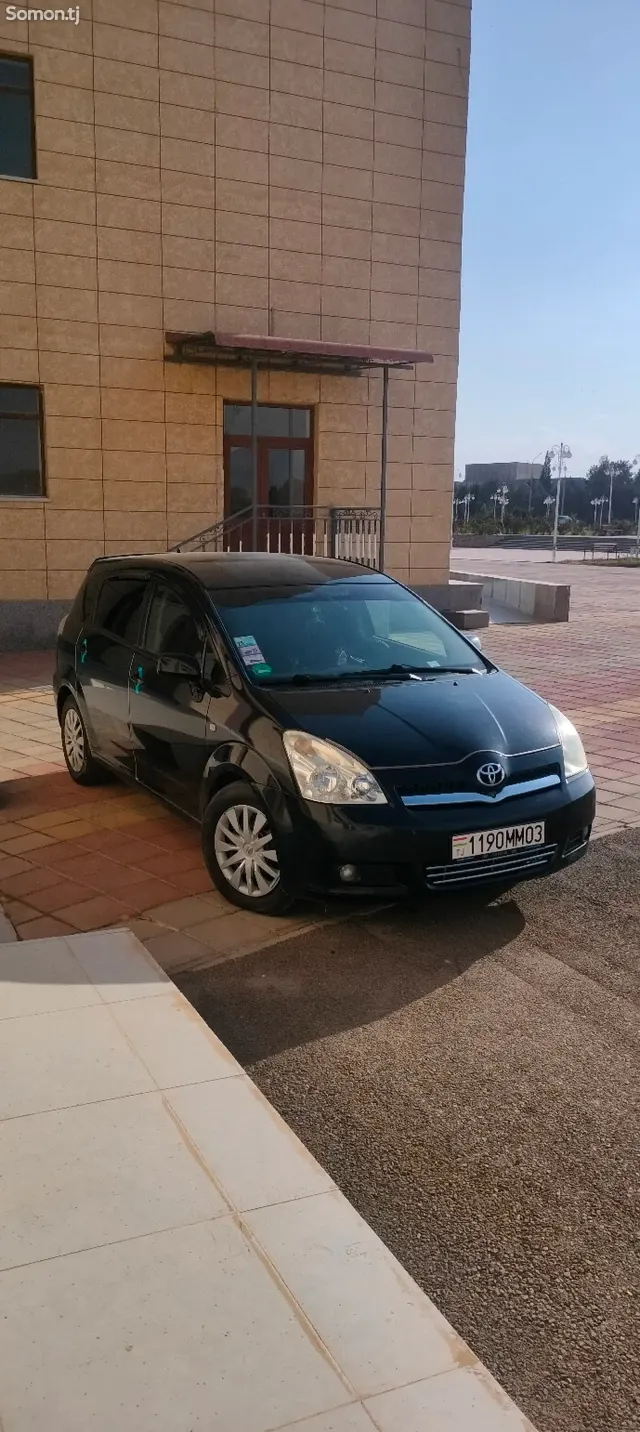 Toyota Verso 2006 · 2.2 MT