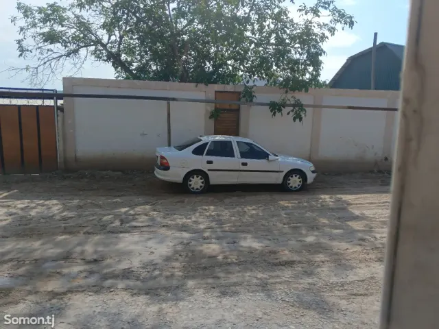 Opel Vectra B 1996 · 1.6 MT