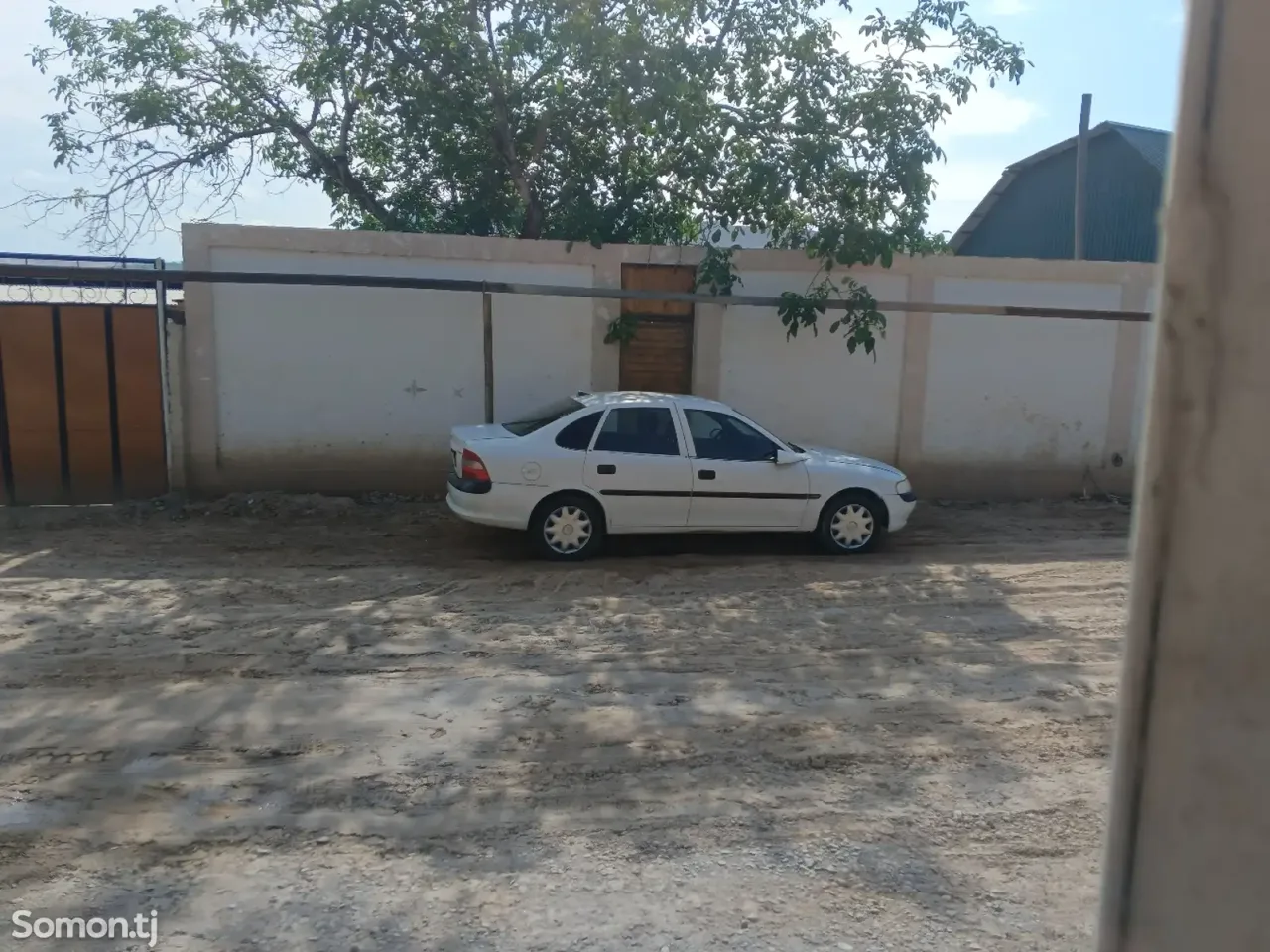 Opel Vectra B 1996 · 1.6 MT
