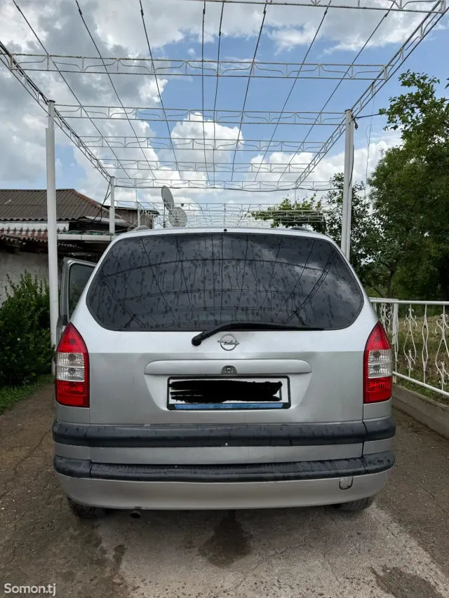 Opel Zafira 1999 · 1.8 MT