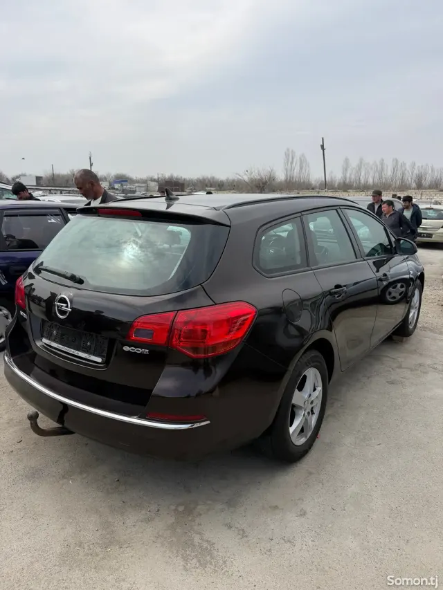 Opel Astra J 2014 · 1.6 MT