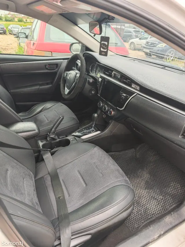 Toyota Corolla 2014 · 1.8 AT