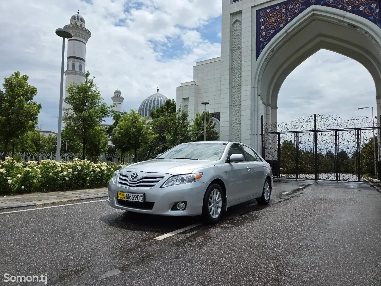Toyota Camry 2011 · 2.4 AT