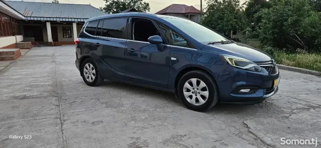 Opel Zafira 2017 · 1.4 MT