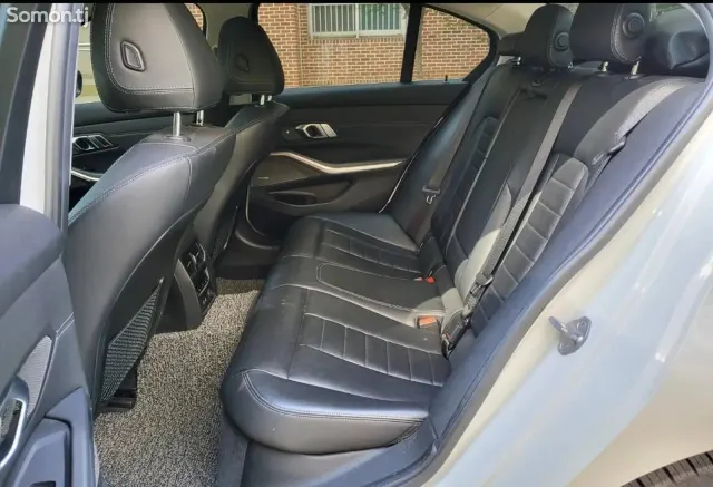 BMW 3 series 2019 · 2.0 AT