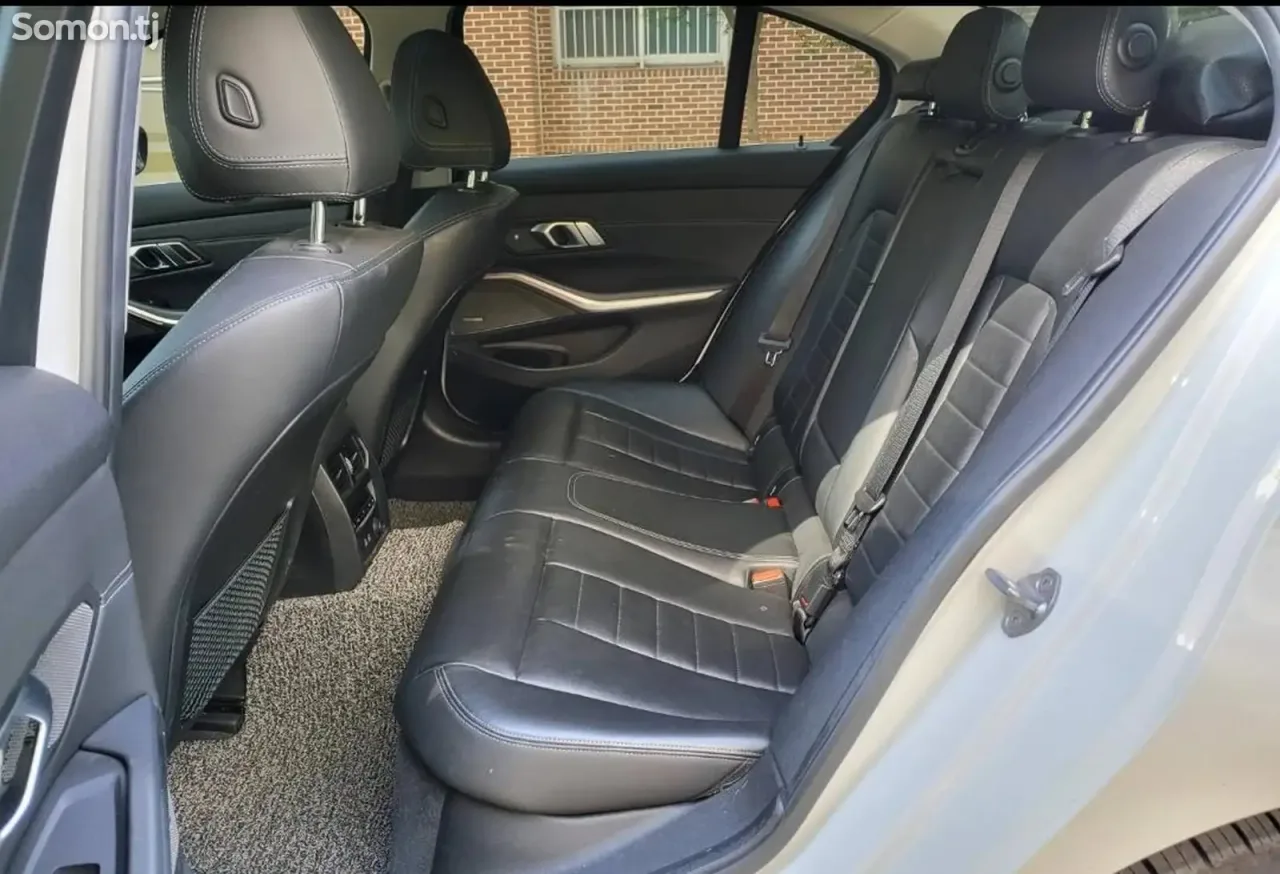 BMW 3 series 2019 · 2.0 AT
