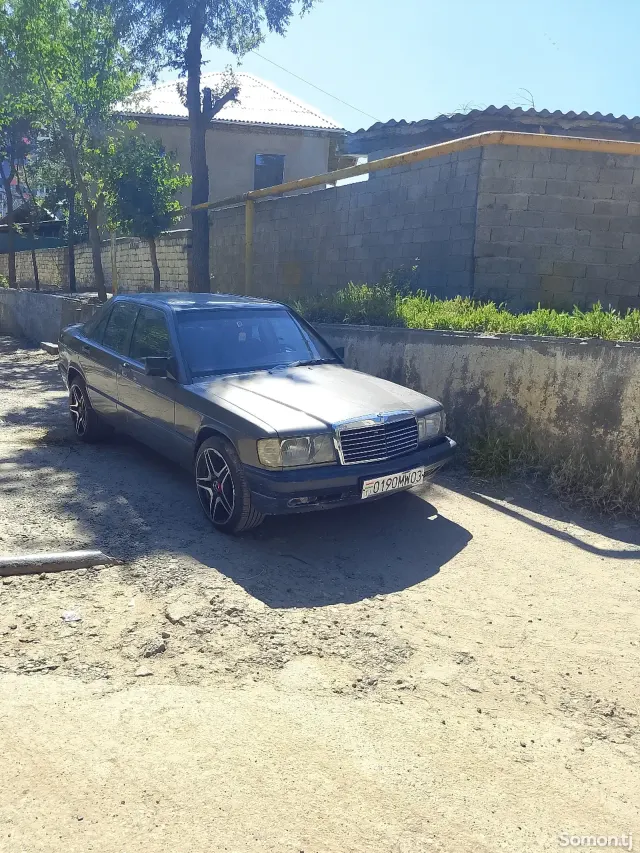Mercedes-Benz W201 1991 · 1.8 MT