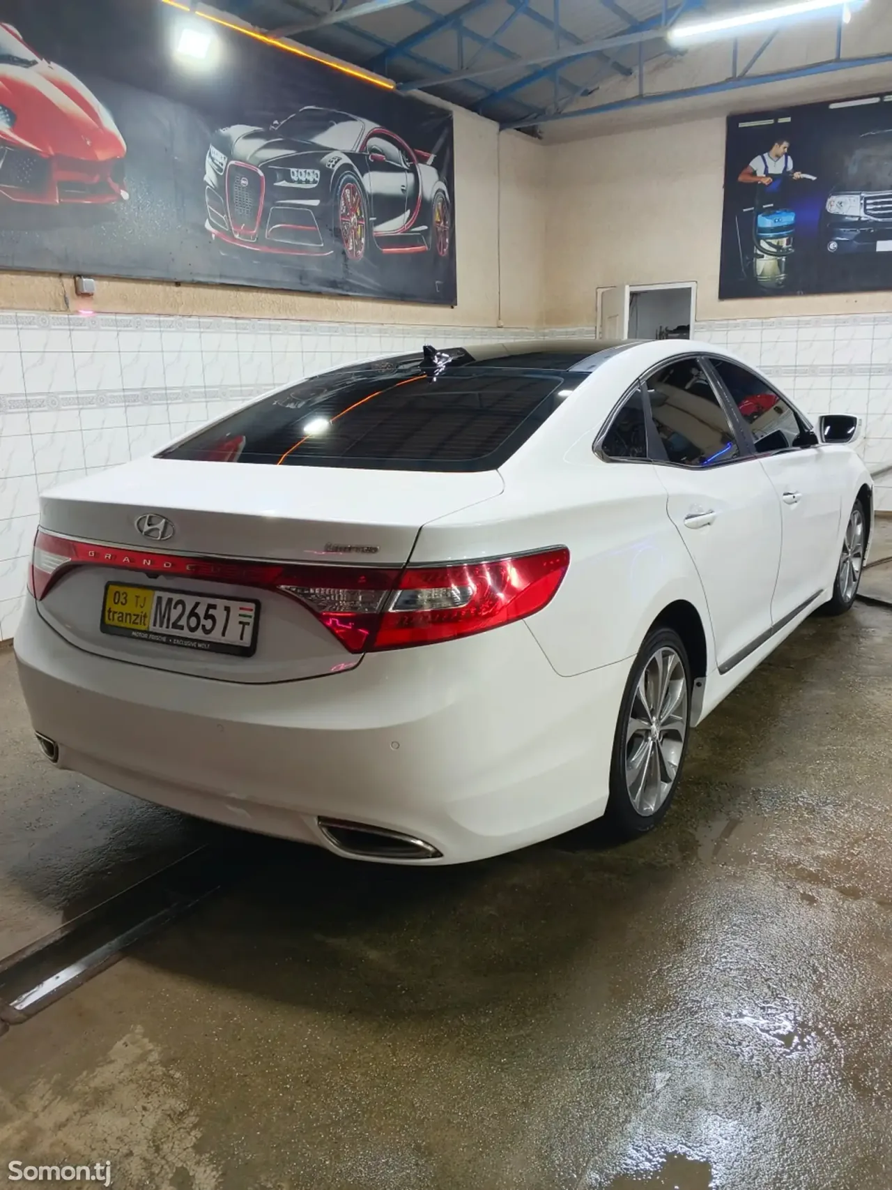 Hyundai Grandeur 2011 · 2.4 AT