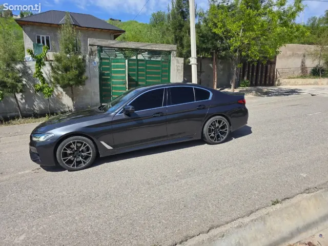BMW M5 2019 · 2.0 AT