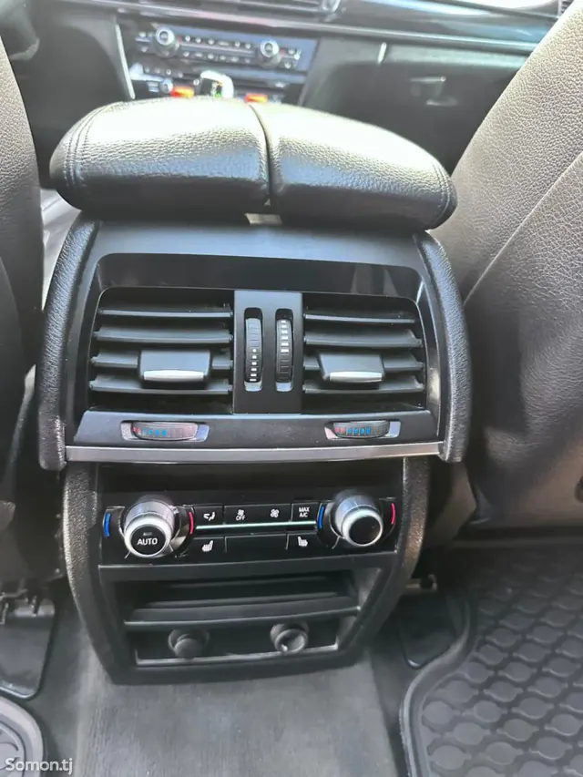 BMW X5 2015 · 3.0 AT