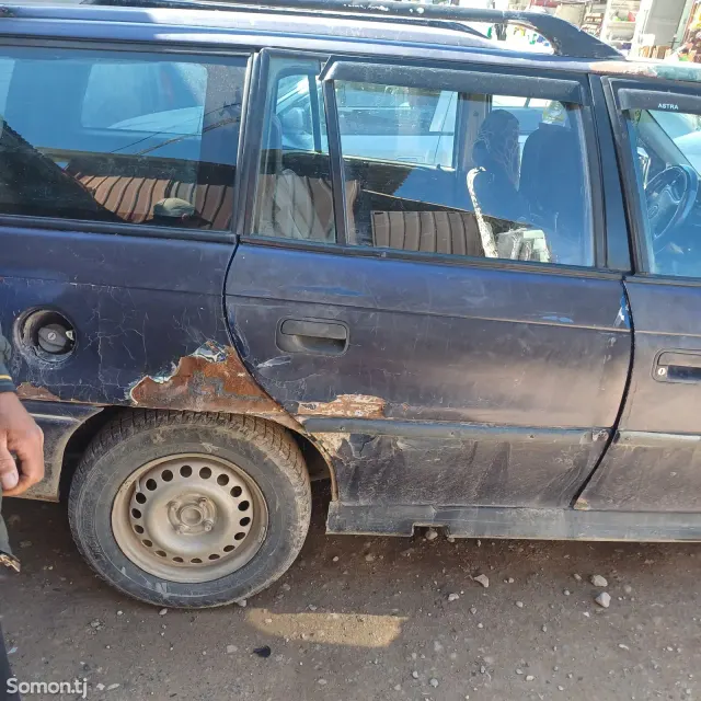 Opel Astra F 1992 · 1.6 MT