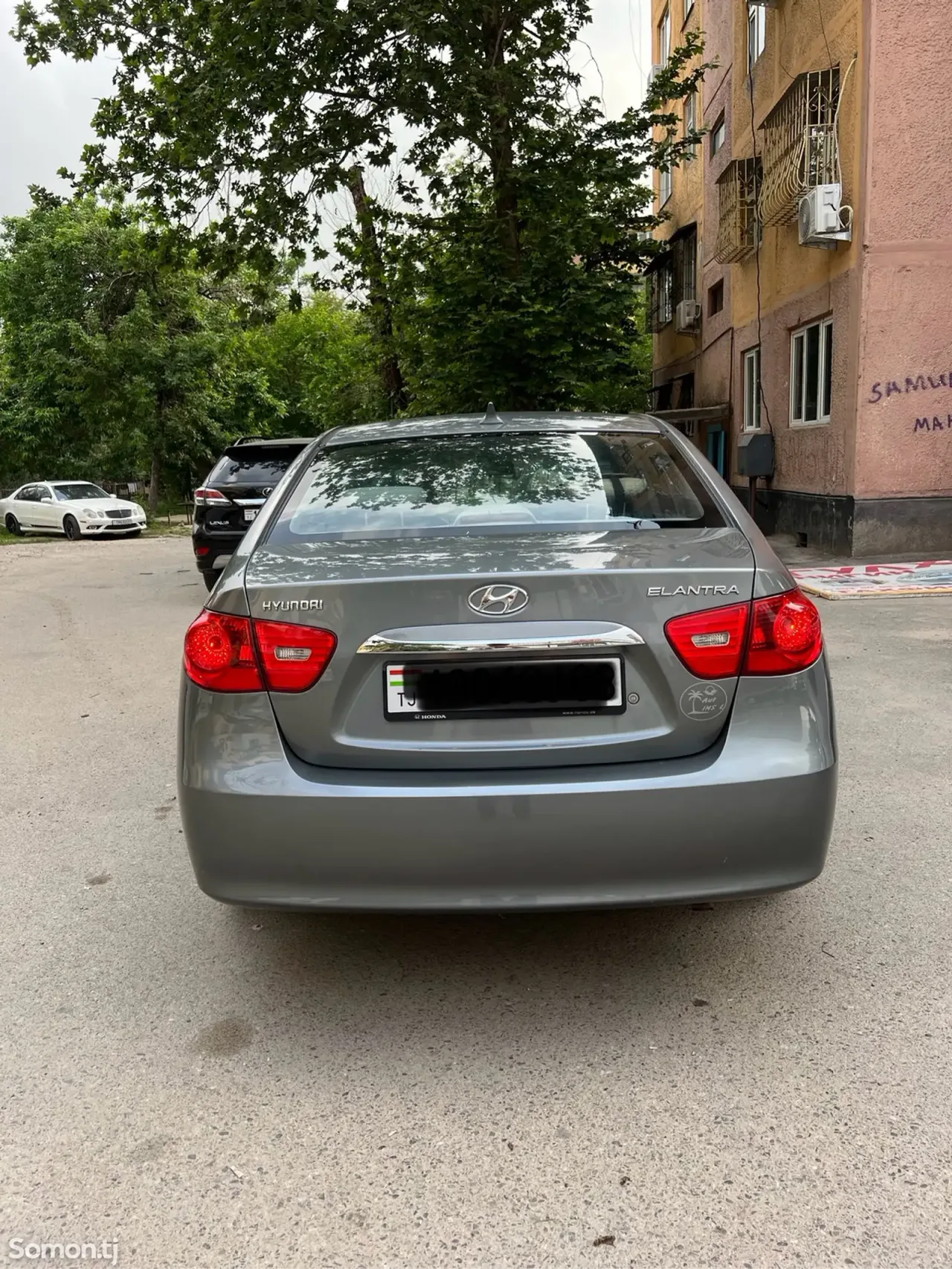 Hyundai Elantra 2010 · 1.6 AT