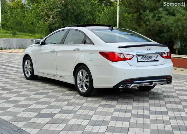 Hyundai Sonata 2011 · 2.0 AT