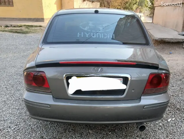 Hyundai Sonata 2004 · 1.6 MT