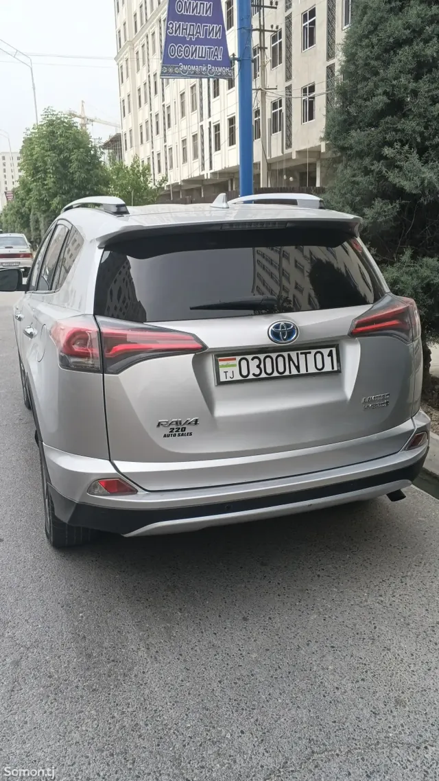 Toyota RAV 4 2017 · 2.4 AT