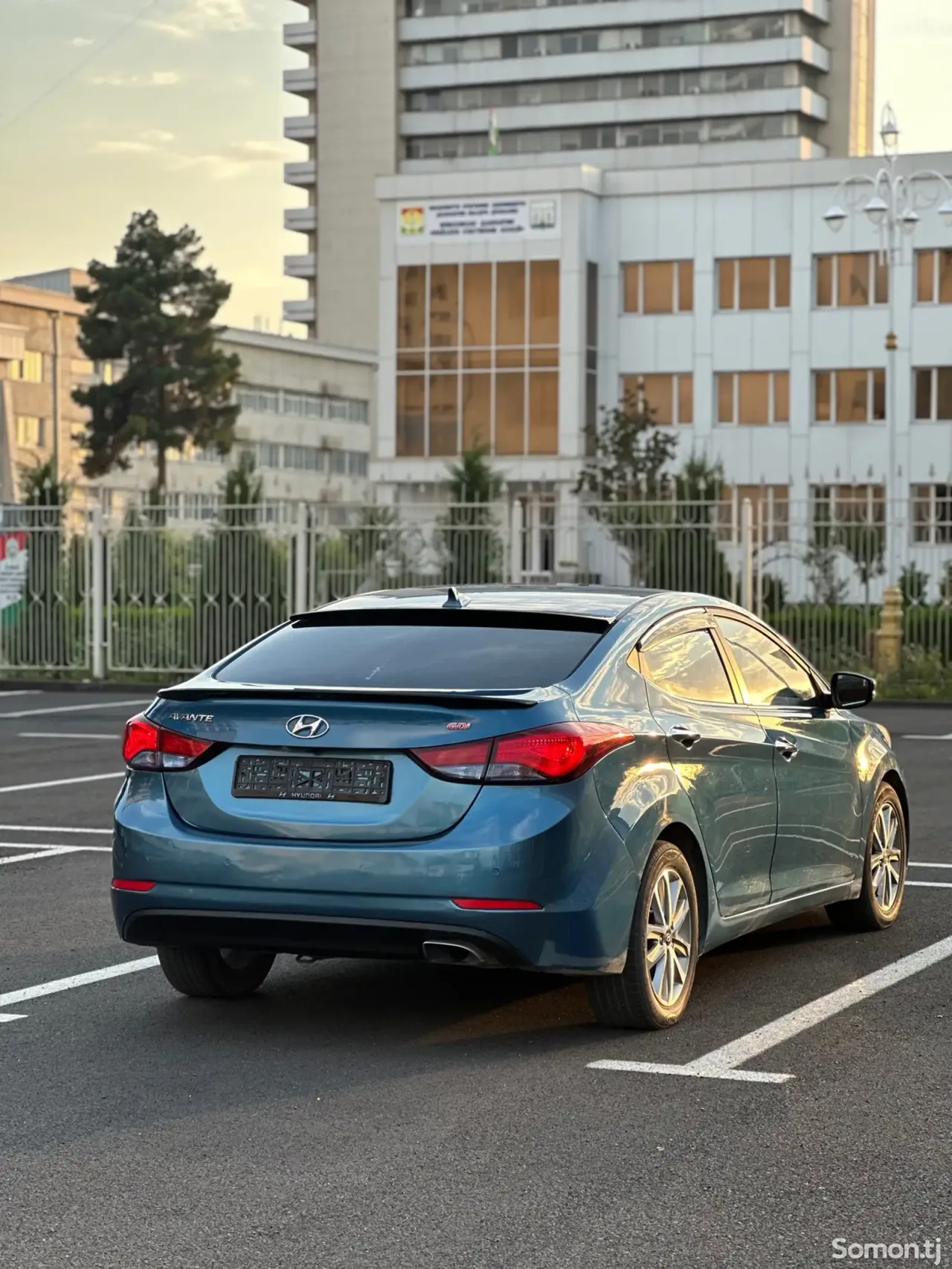 Hyundai Avante 2014 · 1.6 AT