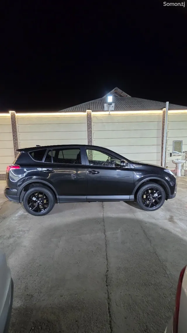Toyota RAV 4 2018 · 2.5 AT