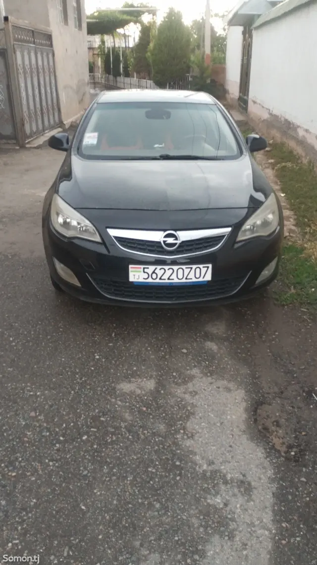 Opel Astra J 2010 · 1.6 AT