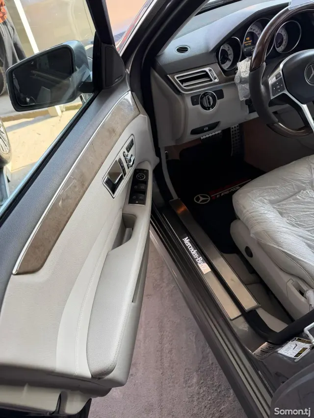 Mercedes-Benz E class 2015 · 3.5 AT