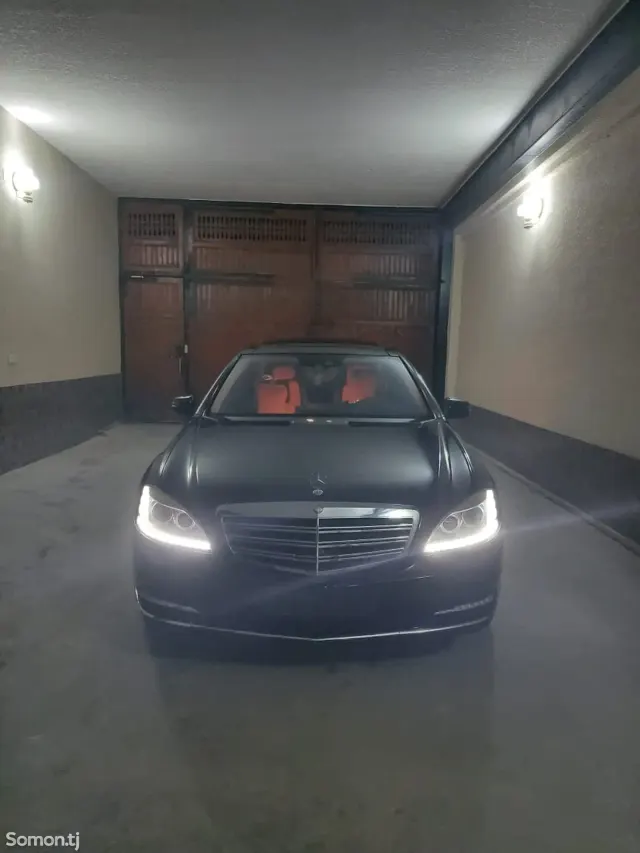 Mercedes-Benz S class 2011 · 5.0 AT