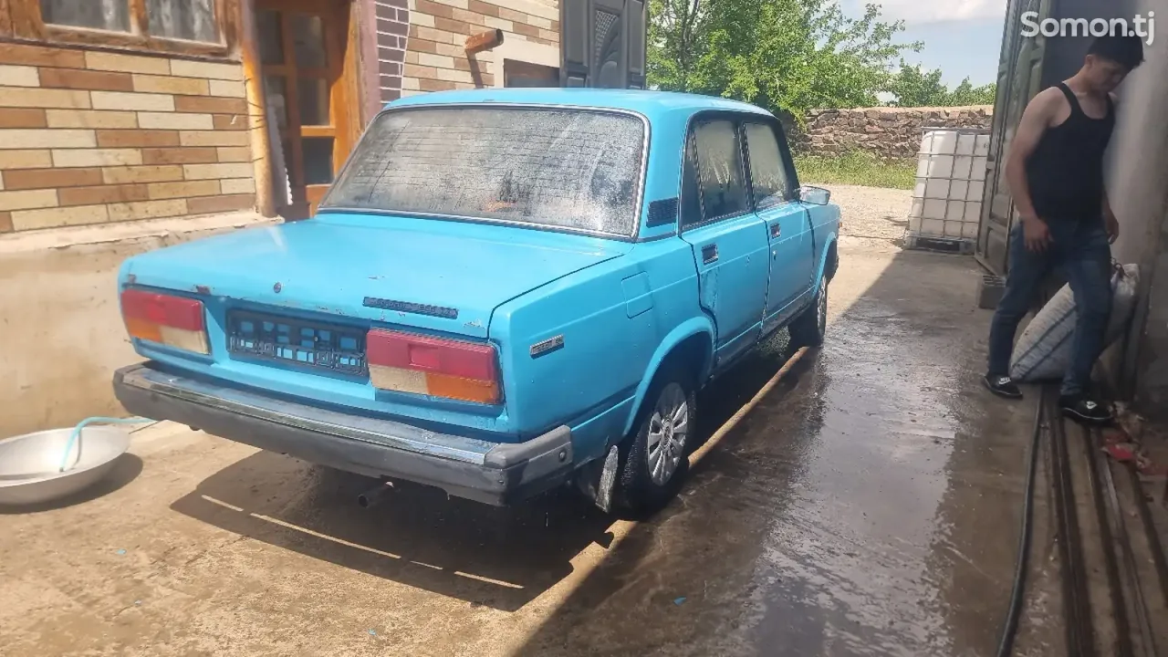 Lada (ВАЗ) 2107 1985 · 1.5 MT