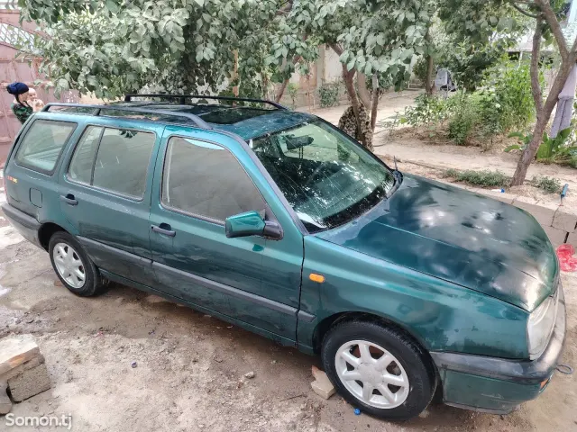 Volkswagen Golf 1996 · 1.6 MT