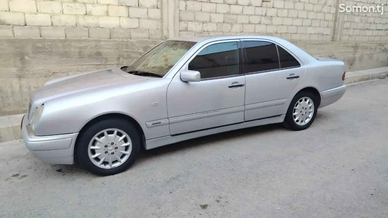 Mercedes-Benz E class 1997 · 2.3 MT