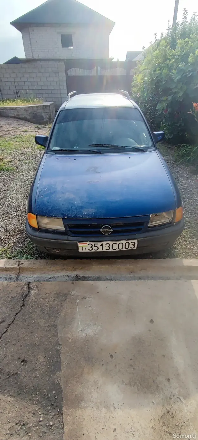 Opel Astra F 1993 · 1.6 MT