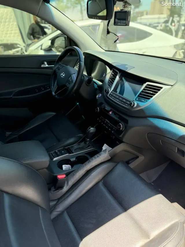 Hyundai Tucson 2015 · 2.0 AT