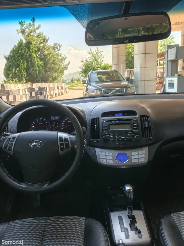 Hyundai Avante 2010 · 1.6 AT