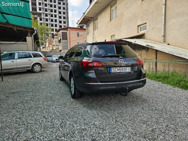 Opel Astra J 2015 · 1.6 MT