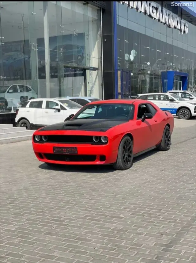 Dodge Challenger 2017 · 5.7 AT